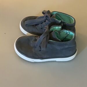 EUC boys CAT AND JACK sneakers with zipper